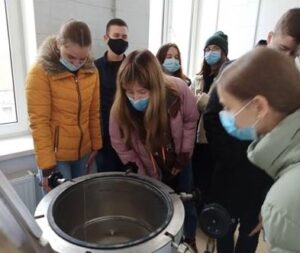 29 жовтня 2021 р. відбулася екскурсія учнів Харківської гімназії №162 у Наукову мікробіологічну лабораторію